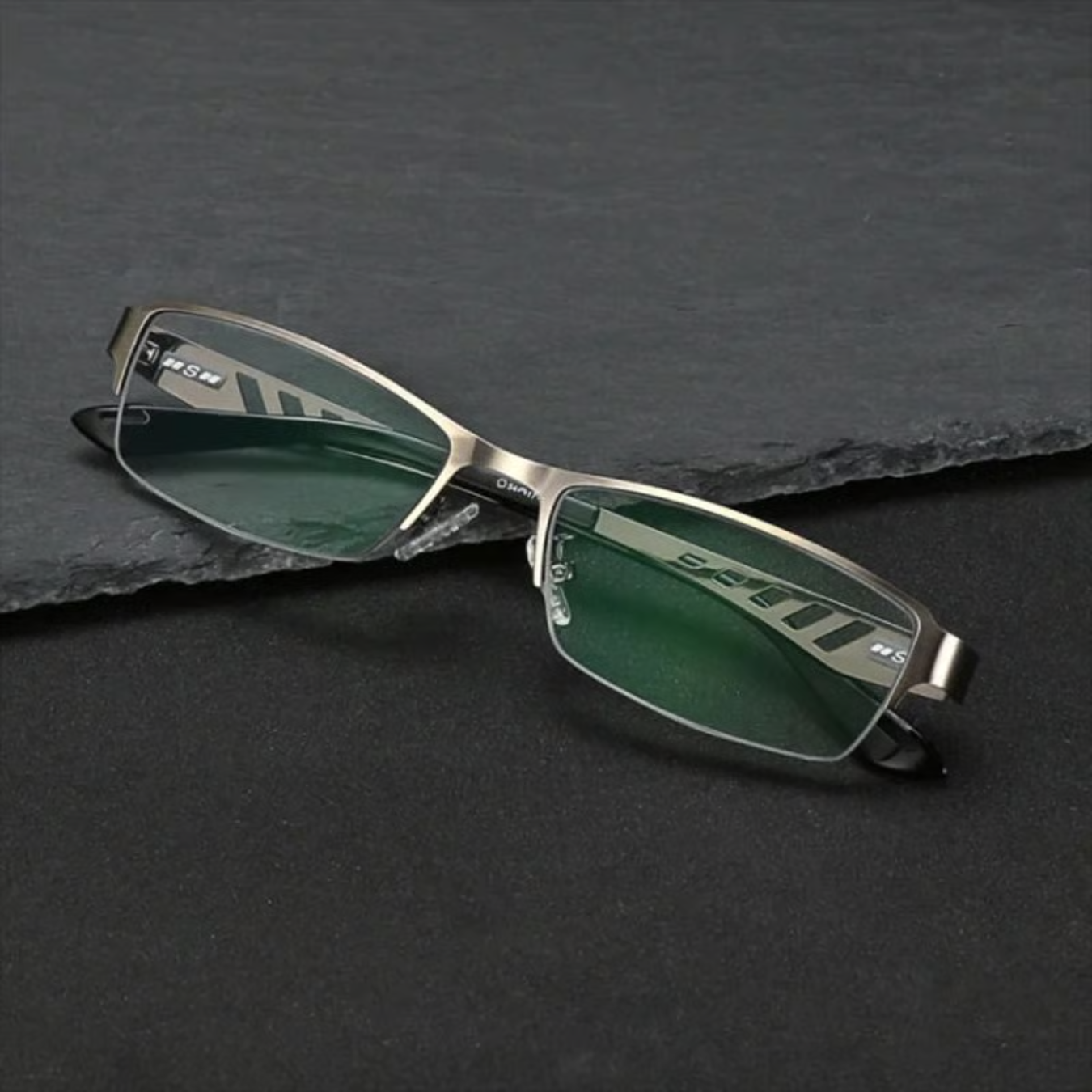 Multifocal Reading Glasses with Photochromic Lenses