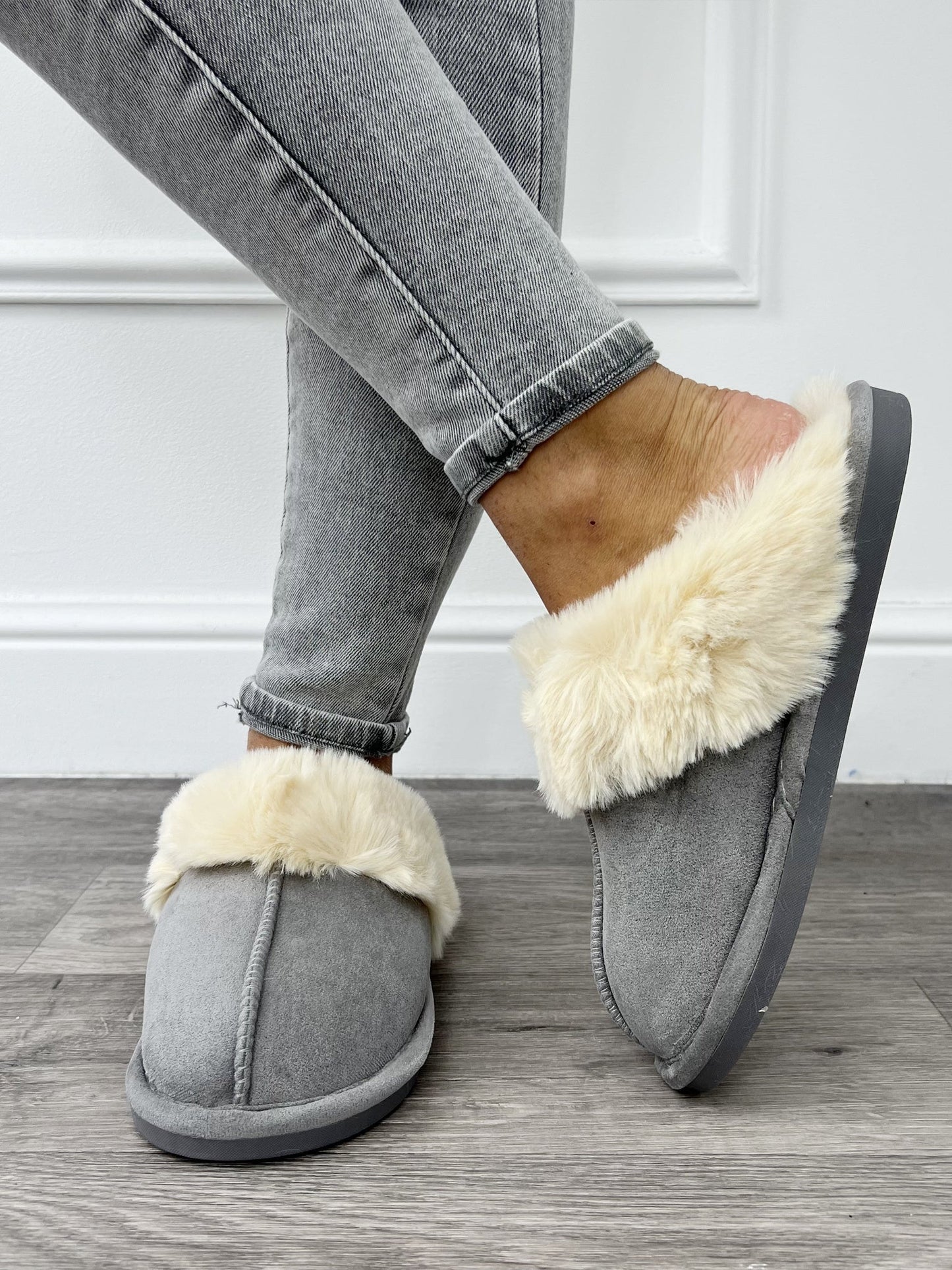 Plush Slippers for Men & Women – Soft, Warm & Non-Slip