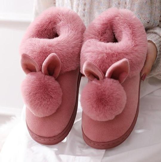 Huggie Fluffy Slippers Design Elegant